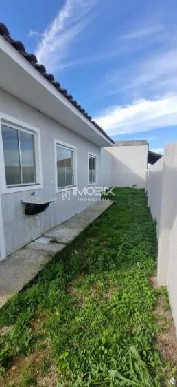 Casa em condomínio com quintal. Tranquilidade e segurança a 20...