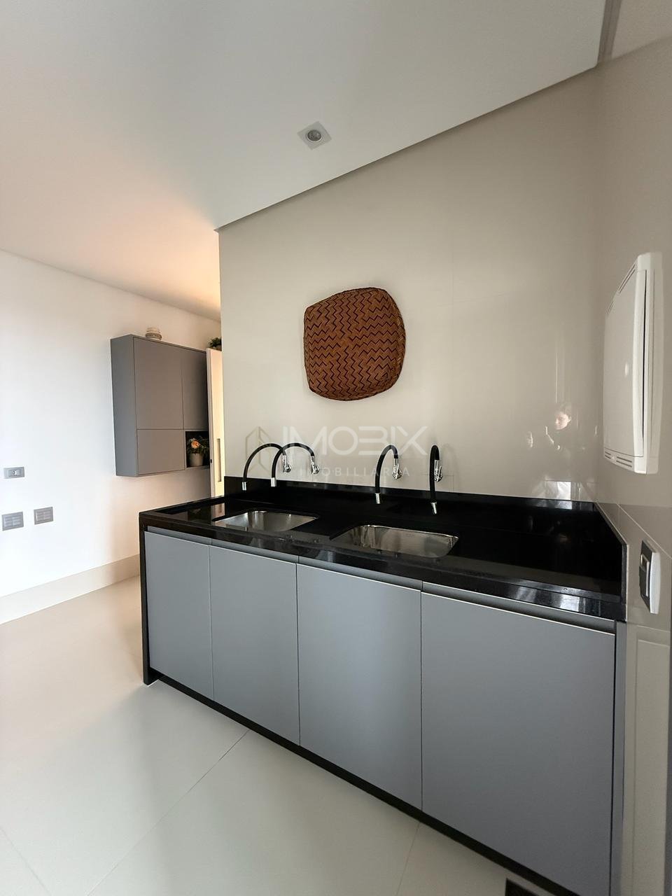 Apartamento com 3 dormitórios à venda,690.00 m , CURITIBA - PR