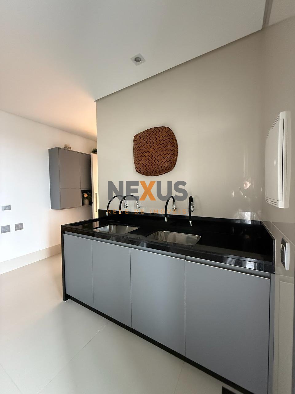 Apartamento com 3 dormitórios à venda,690.00 m , CURITIBA - PR