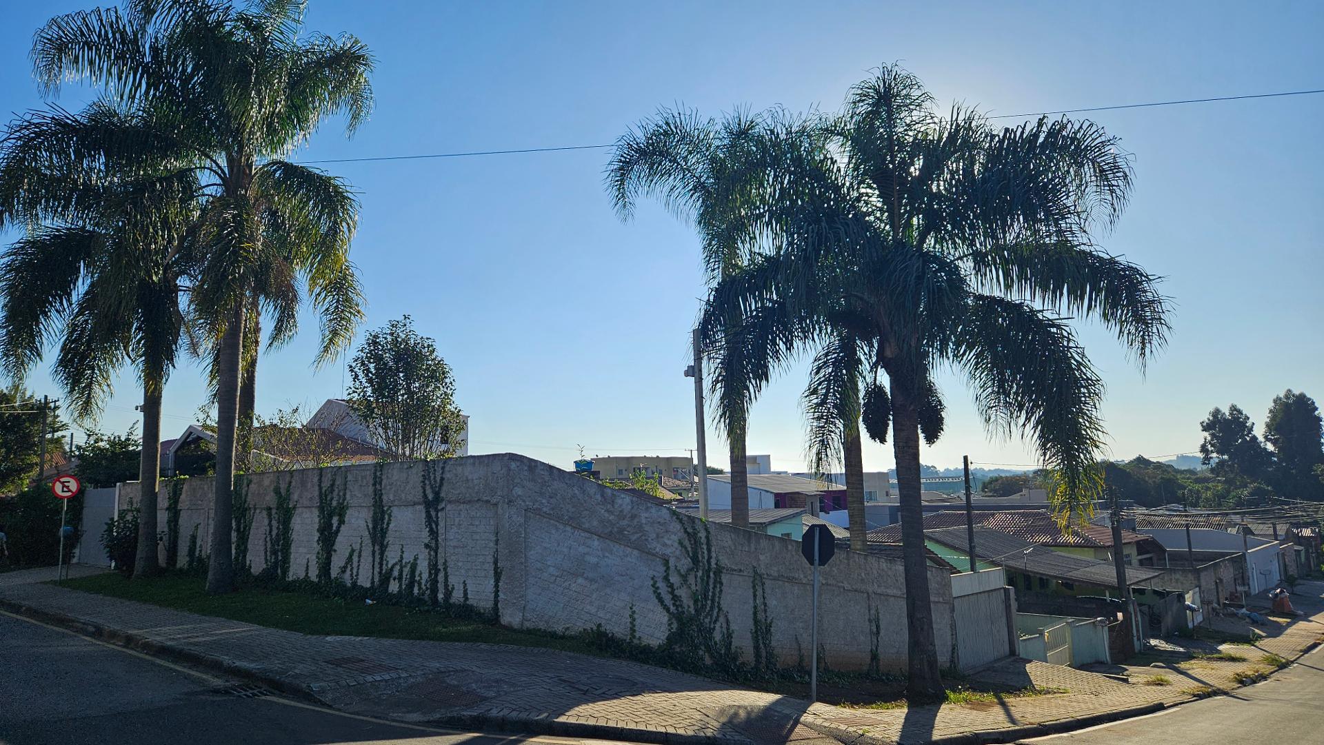 Terreno de esquina 316m  com área construída à venda em Araucá...