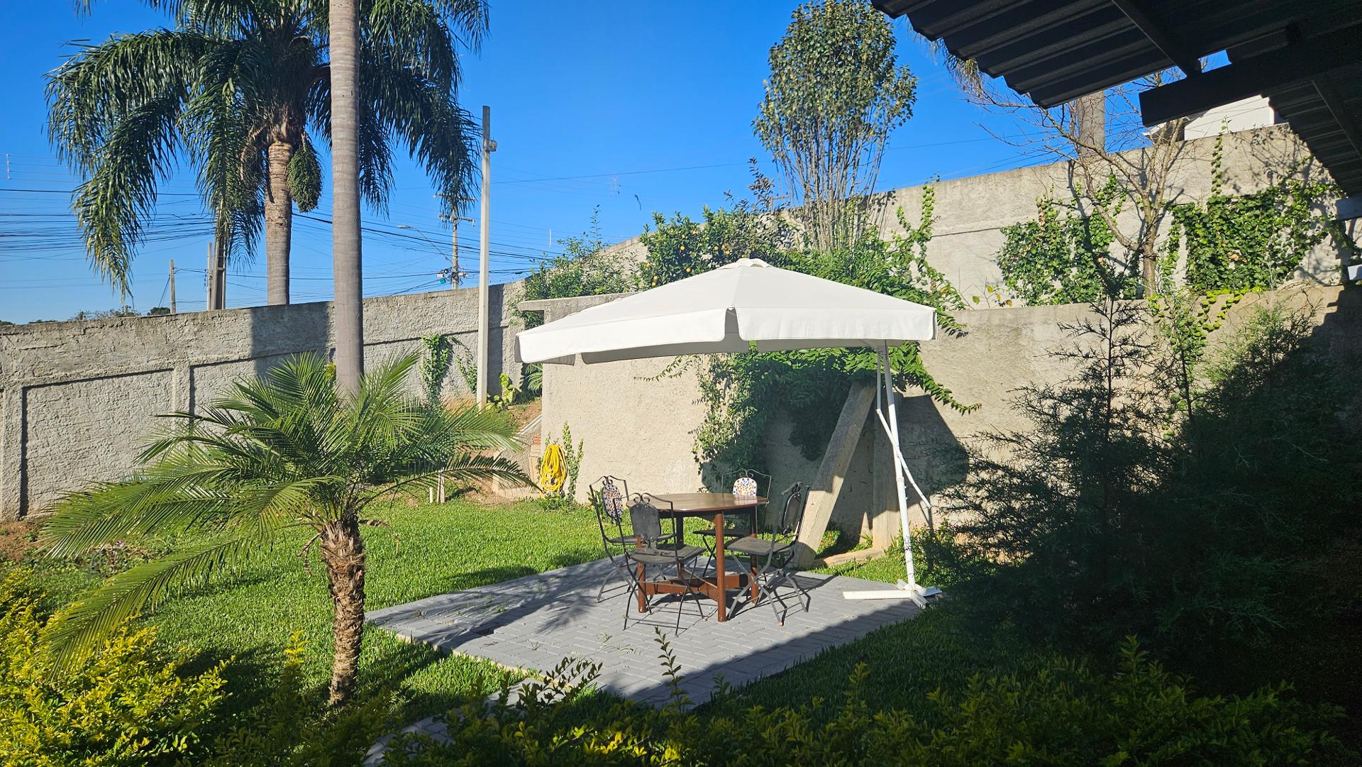 Terreno de esquina 316m  com área construída à venda em Araucá...