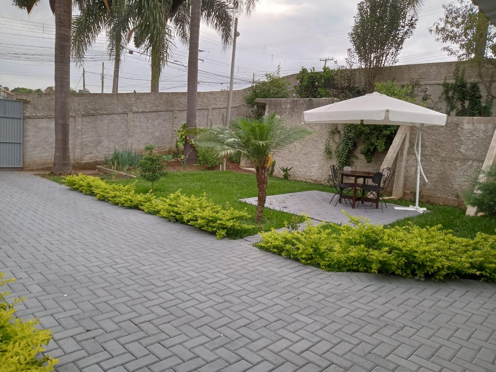 Terreno de esquina 316m  com área construída à venda em Araucá...