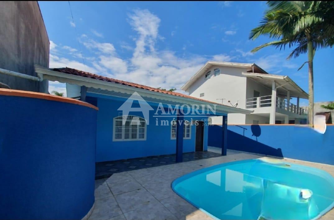 Excelente Casa com Piscina e Edícula a 80m da Praia em Itapoá SC