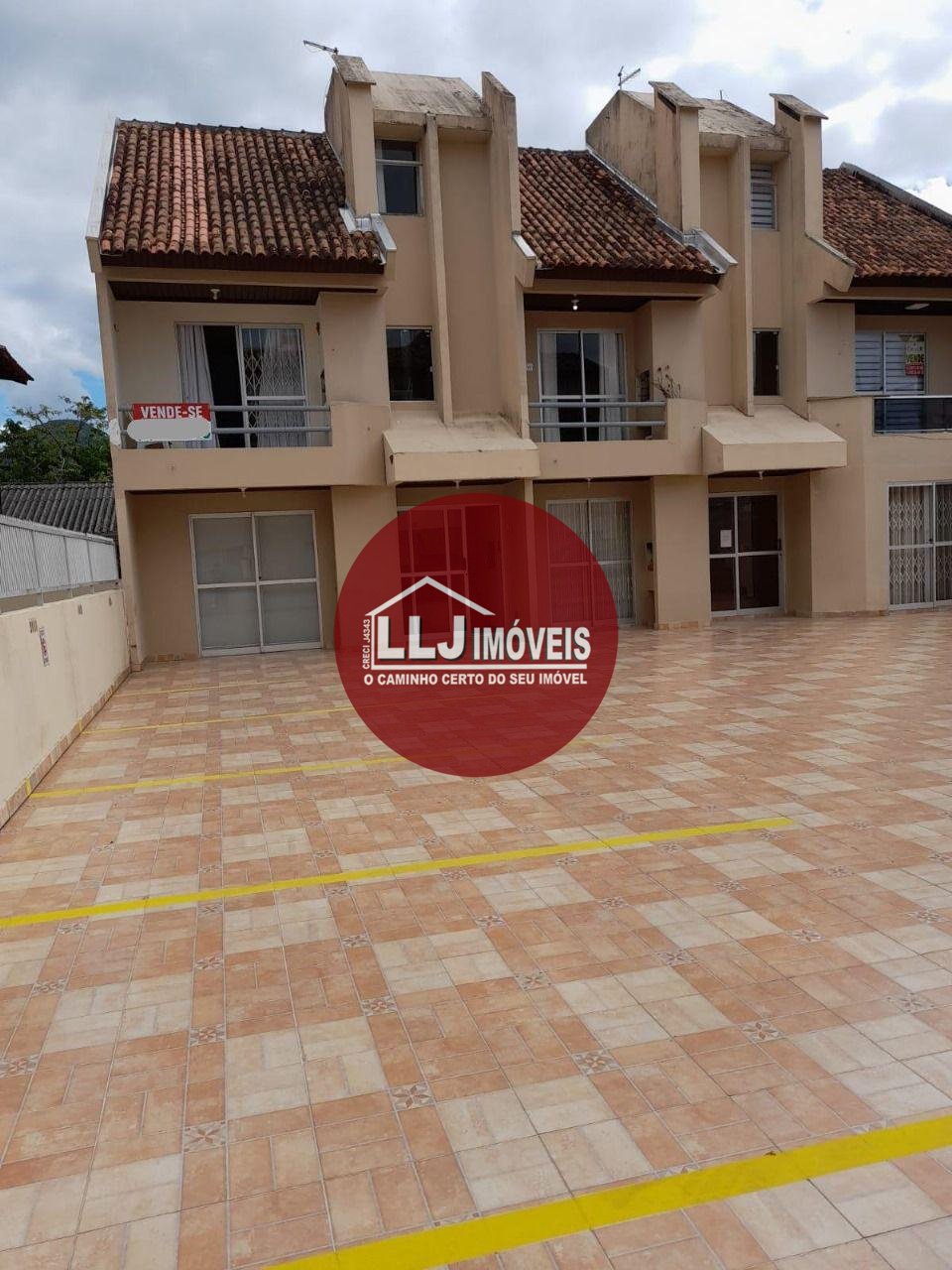 Apto com 3 quartos, sacada com churrasqueira à venda,97.00 m  no Centro de MATINHOS - PR