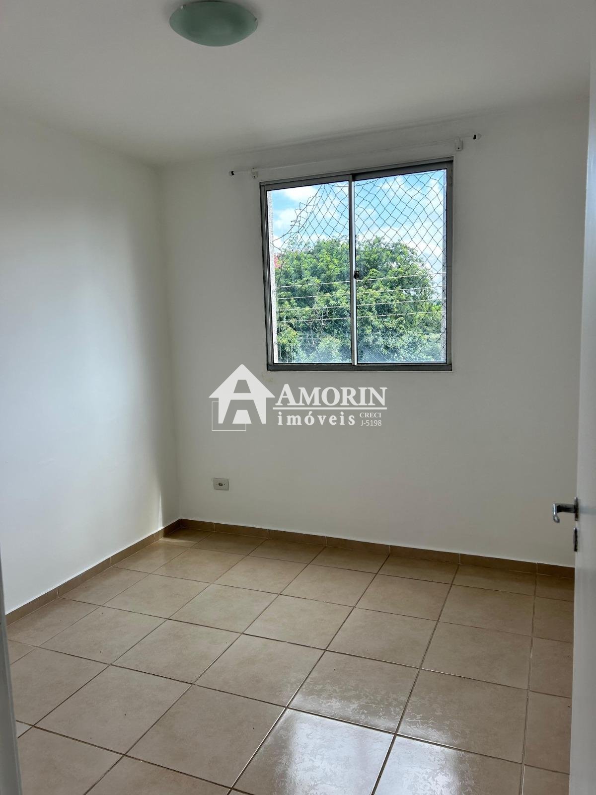 Oportunidade para Morar ou Investir  2 Quartos perto da UEL p...