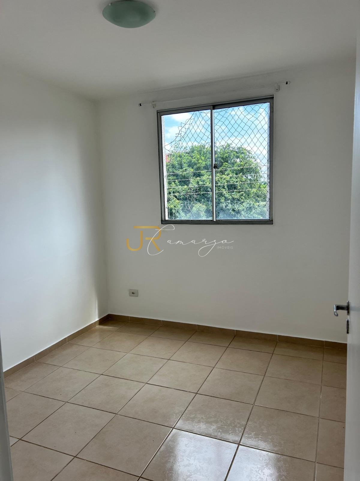 Oportunidade para Morar ou Investir  2 Quartos perto da UEL p...
