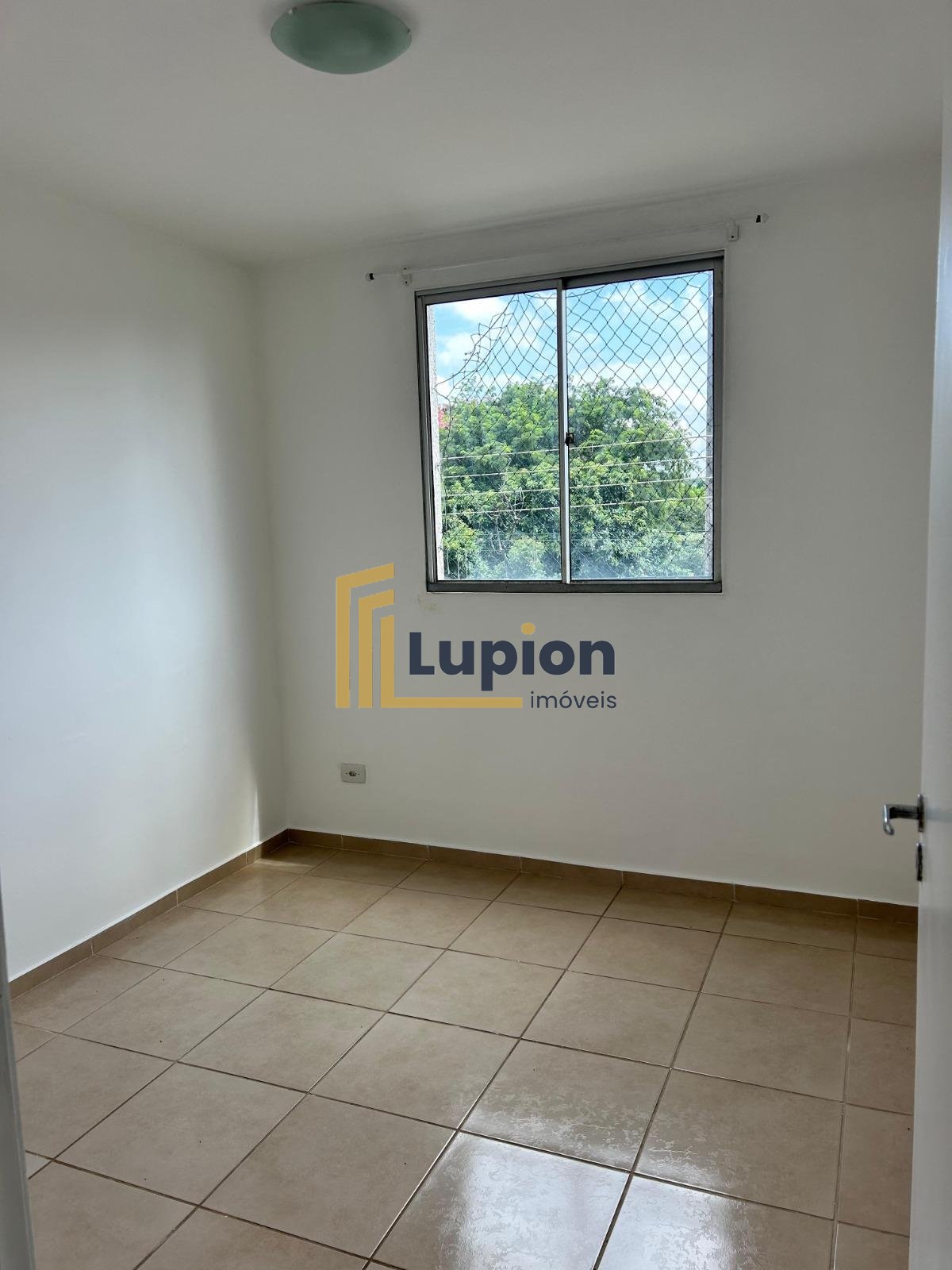 Oportunidade para Morar ou Investir  2 Quartos perto da UEL p...