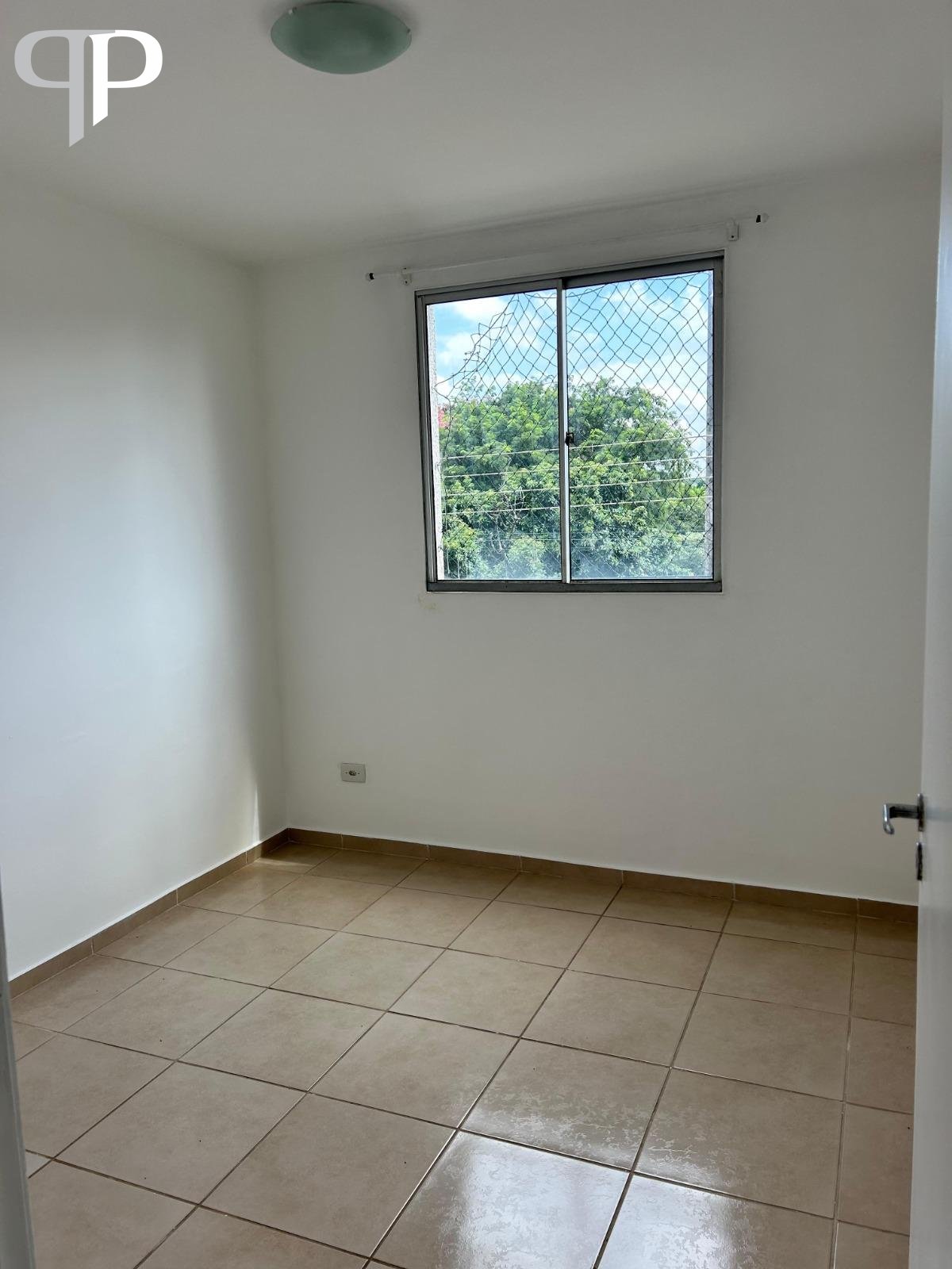 Oportunidade para Morar ou Investir  2 Quartos perto da UEL p...