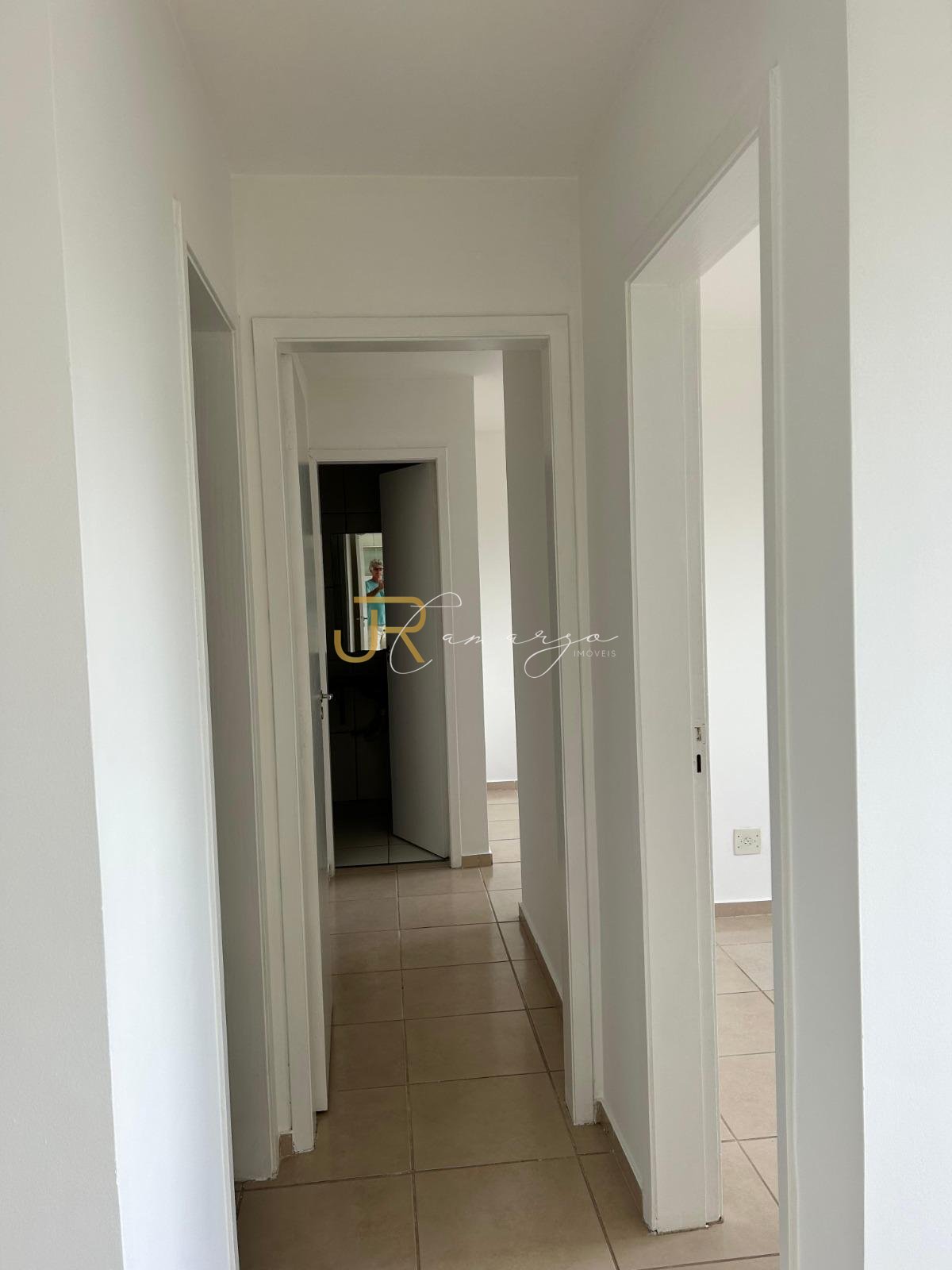 Oportunidade para Morar ou Investir  2 Quartos perto da UEL p...