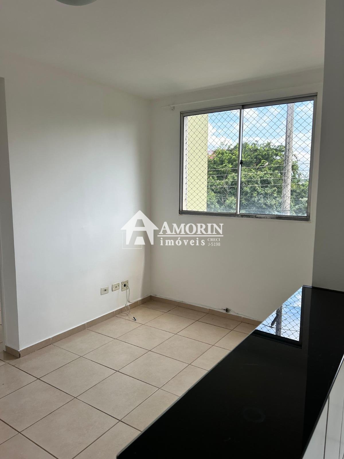 Oportunidade para Morar ou Investir  2 Quartos perto da UEL p...