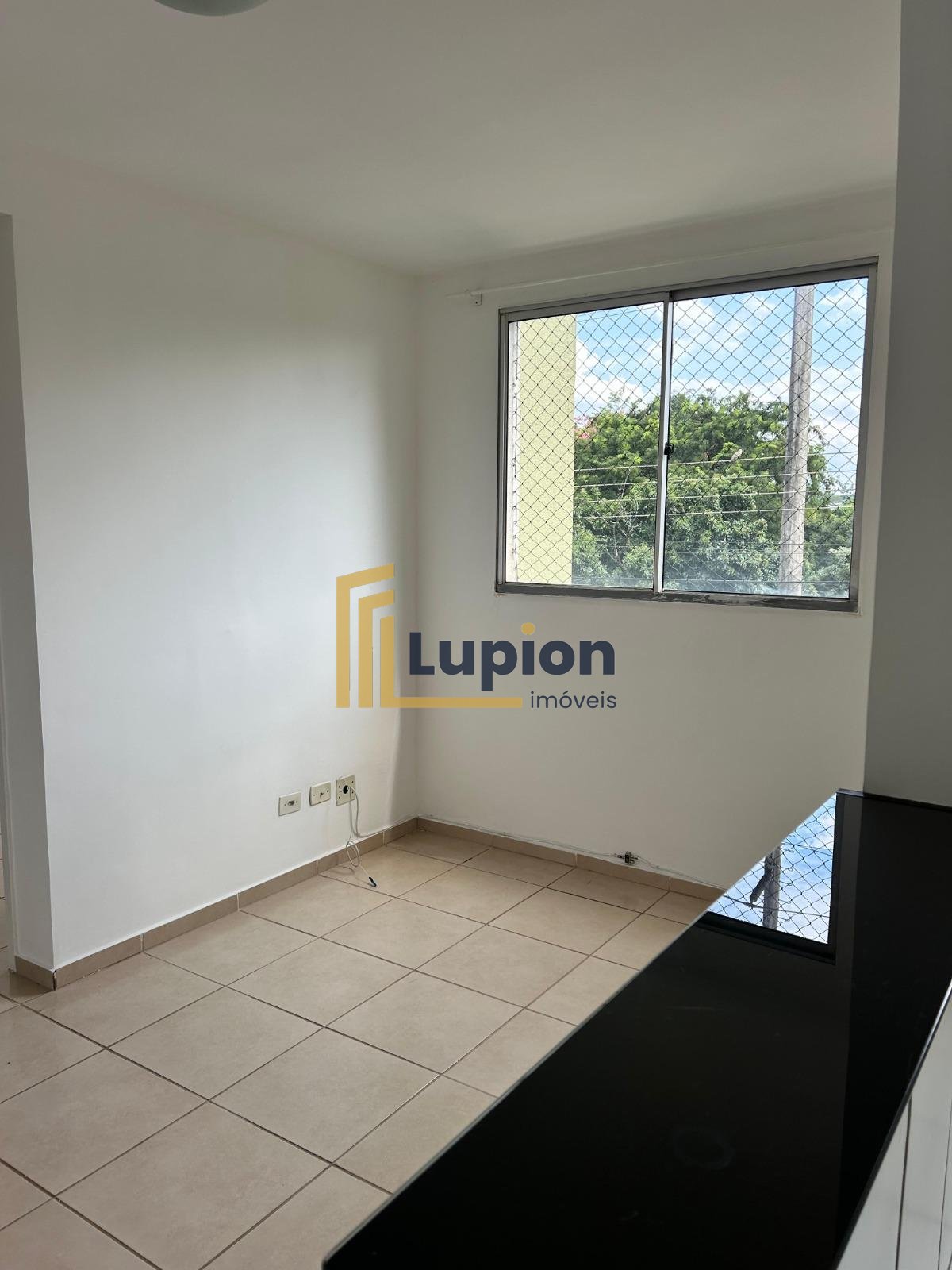 Oportunidade para Morar ou Investir  2 Quartos perto da UEL p...