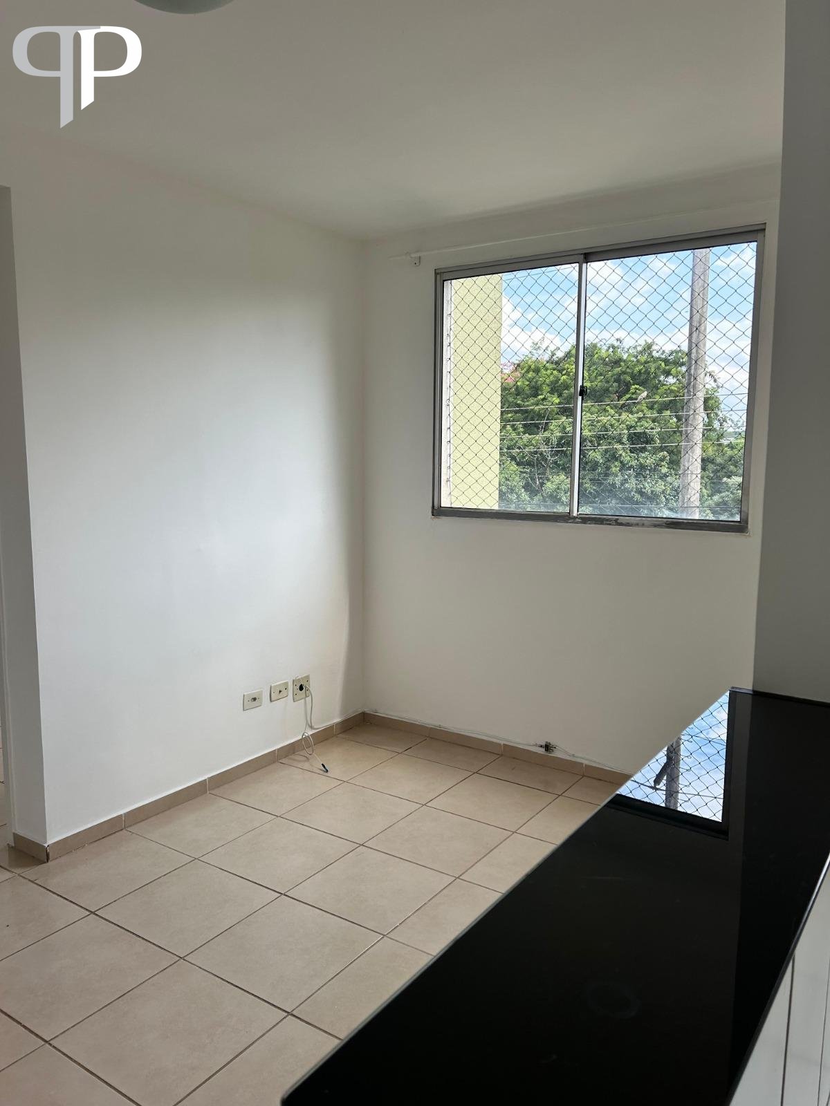 Oportunidade para Morar ou Investir  2 Quartos perto da UEL p...