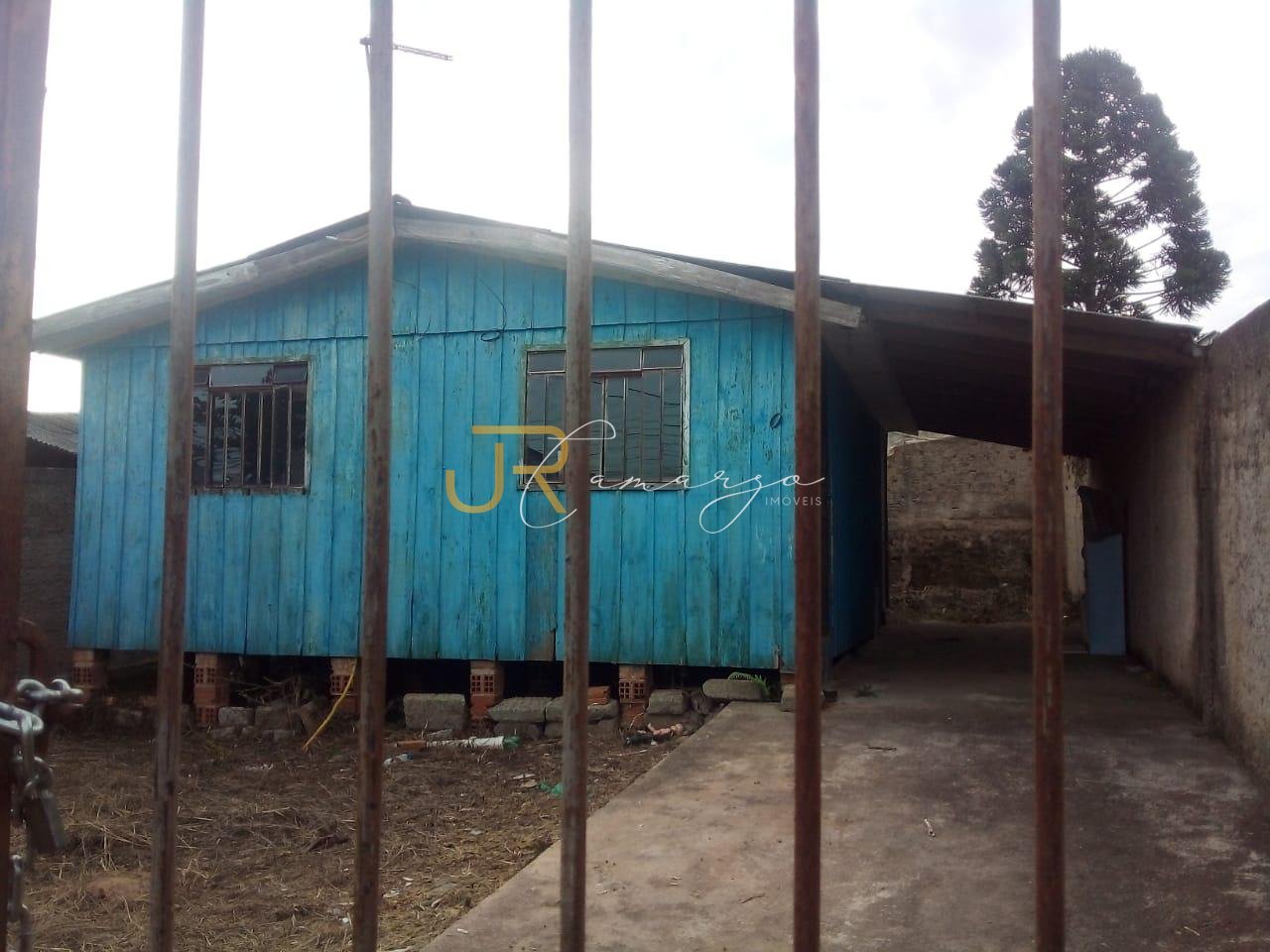 terreno de 10x20m  200m  , com construção em madeira