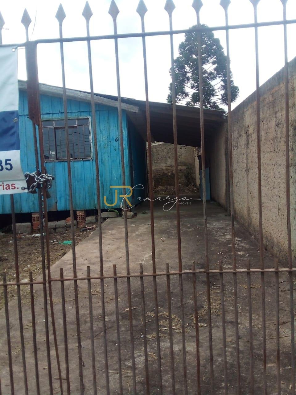 terreno de 10x20m  200m  , com construção em madeira