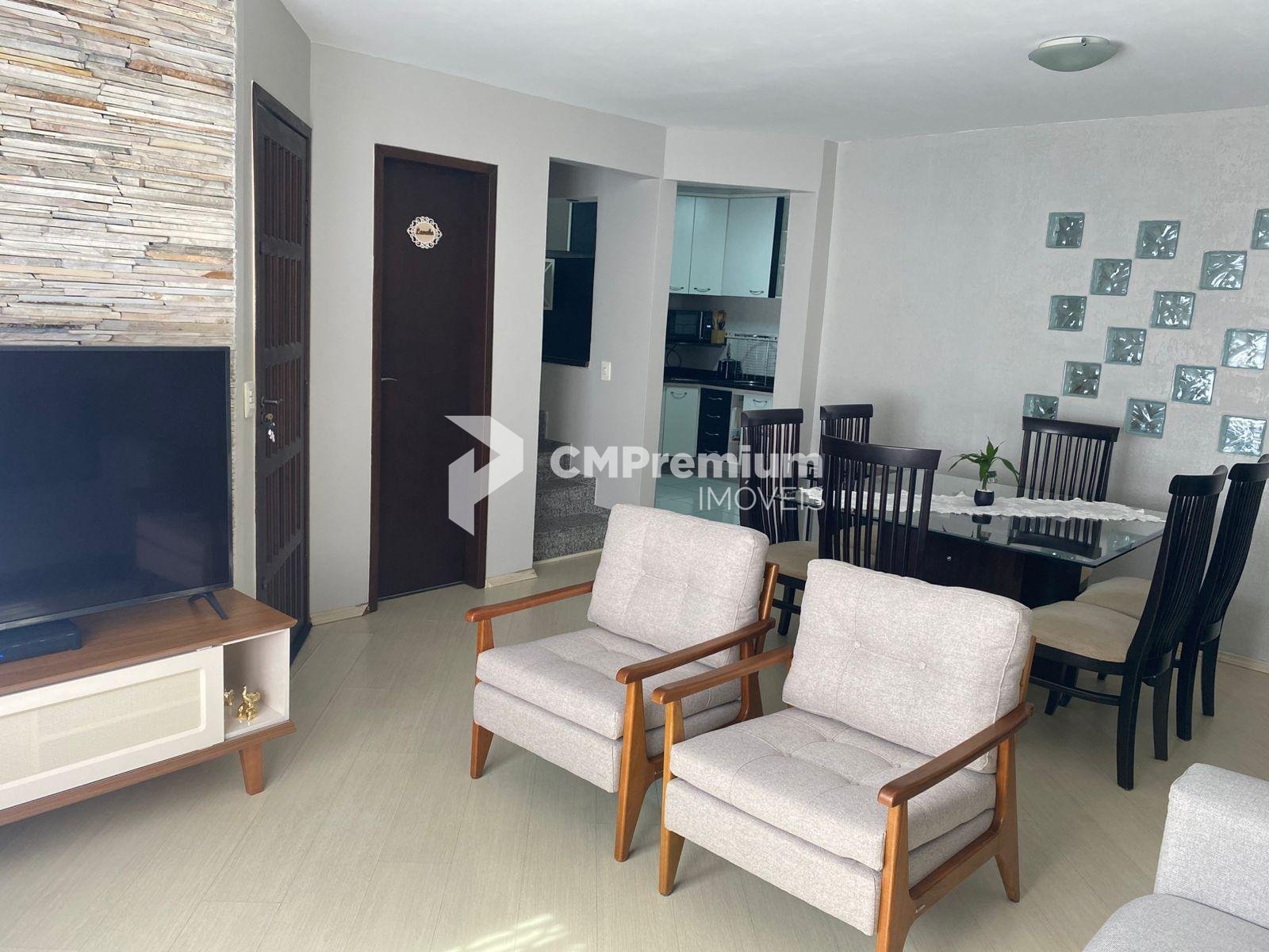 Sobrado em Condomínio Fechado no Xaxim  Conforto, Privacidade ...