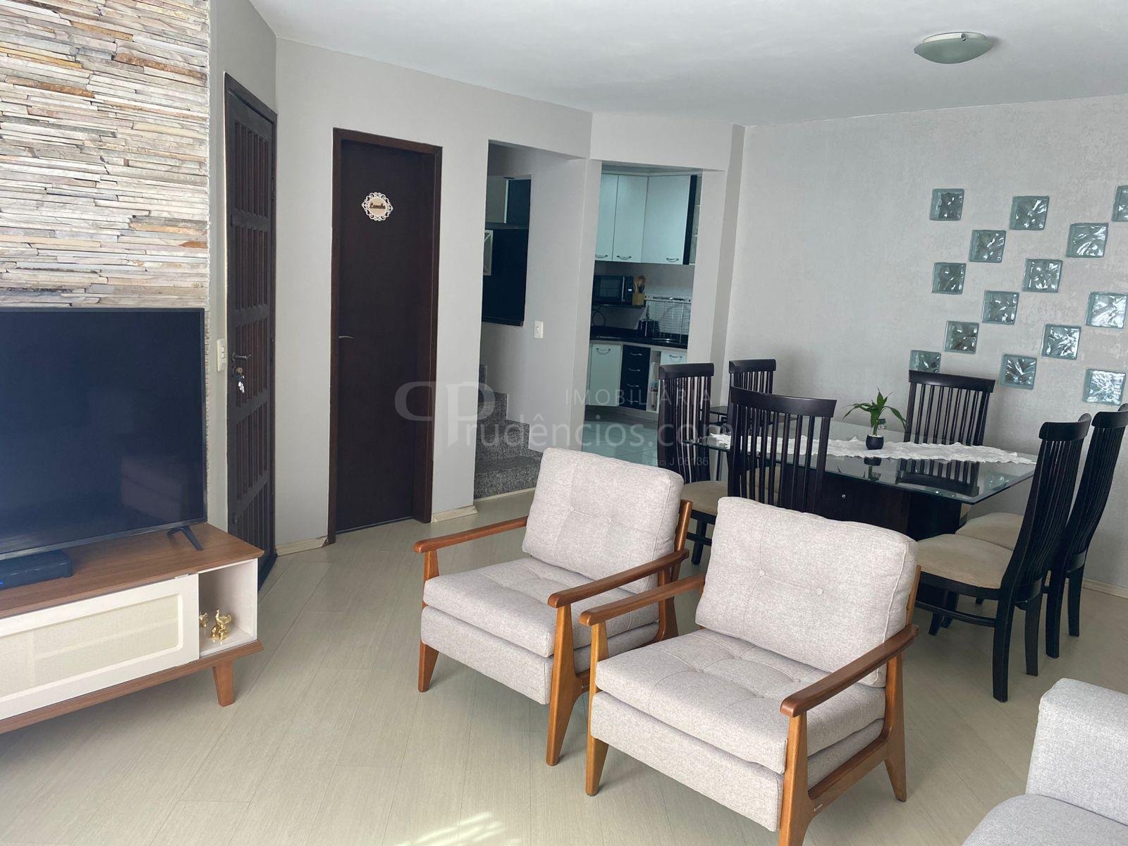 Sobrado em Condomínio Fechado no Xaxim  Conforto, Privacidade ...