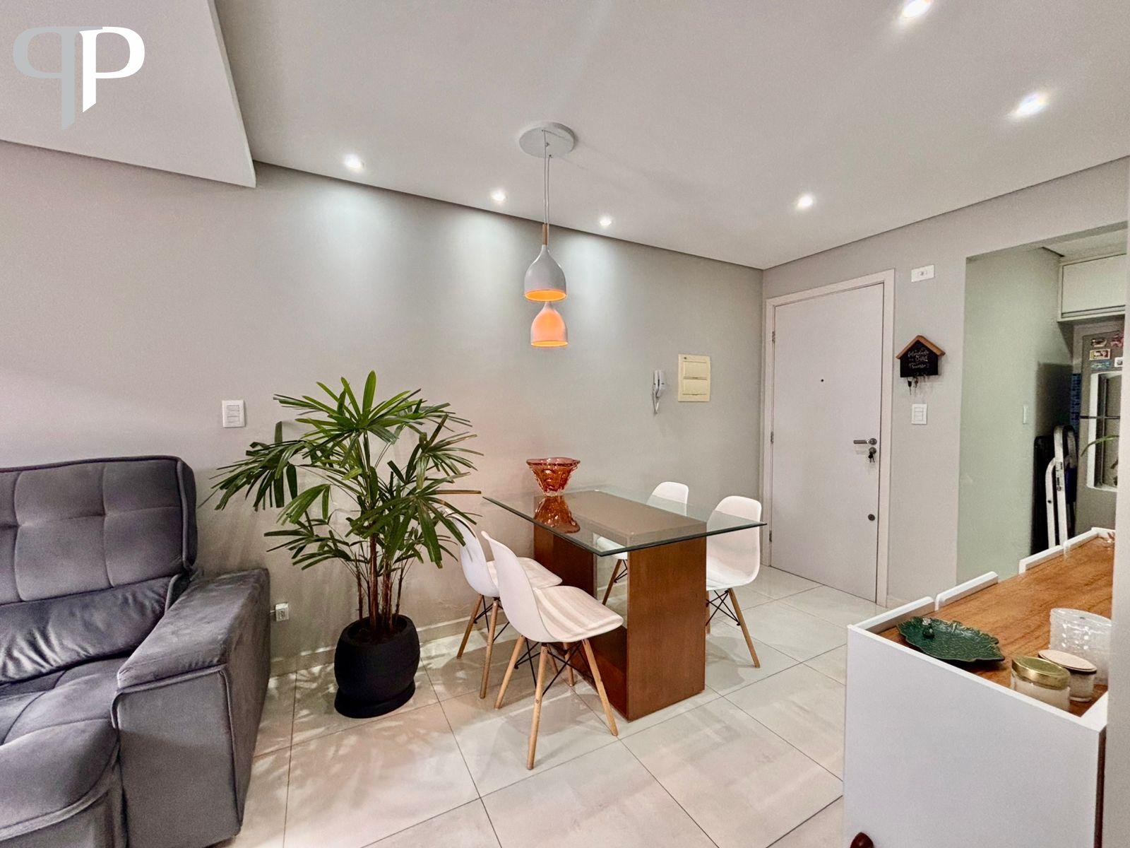 Apartamento de 2 Quartos, 46 m  e Móveis Planejados  Capão Ra...