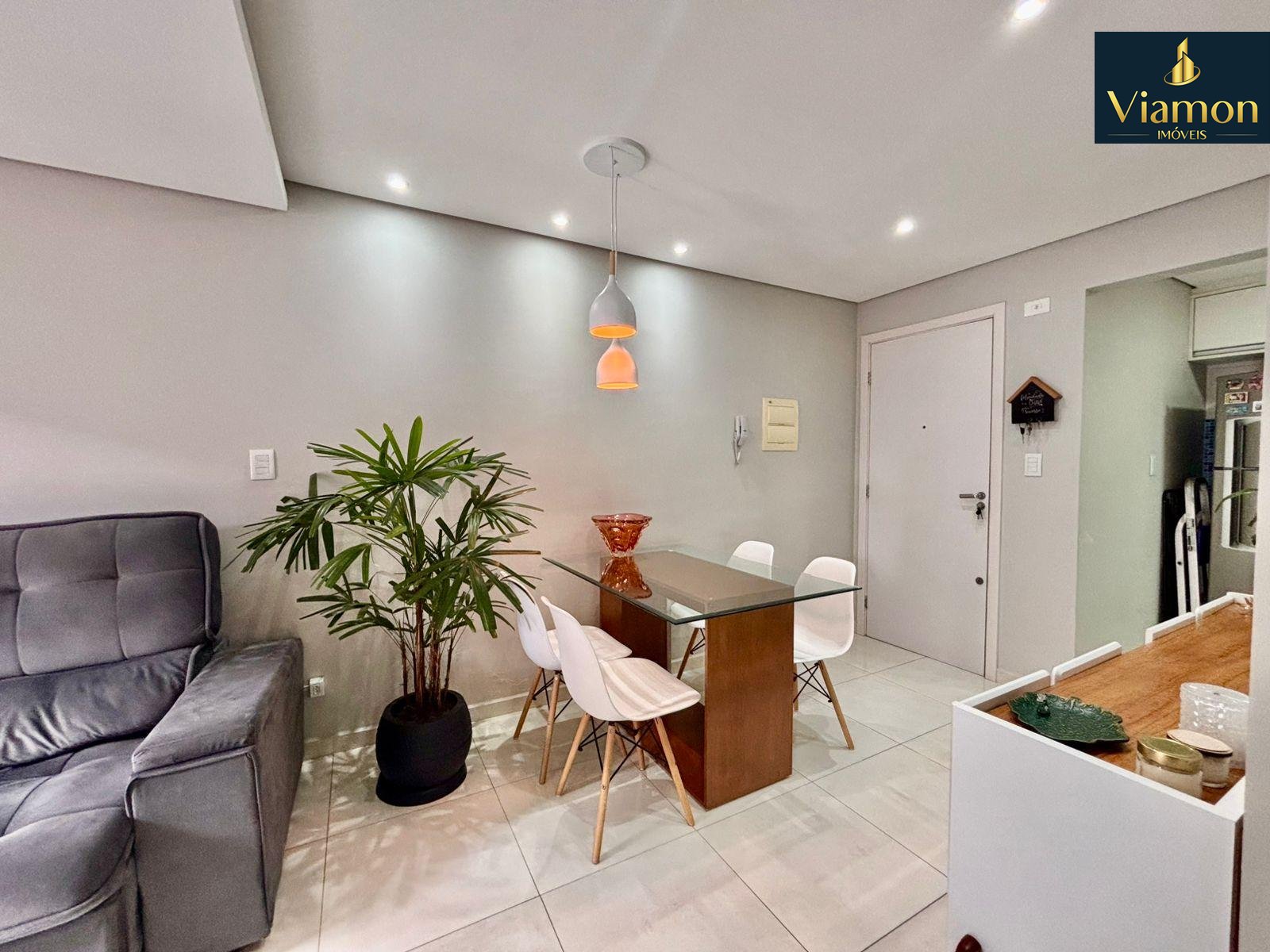 Apartamento de 2 Quartos, 46 m  e Móveis Planejados  Capão Ra...
