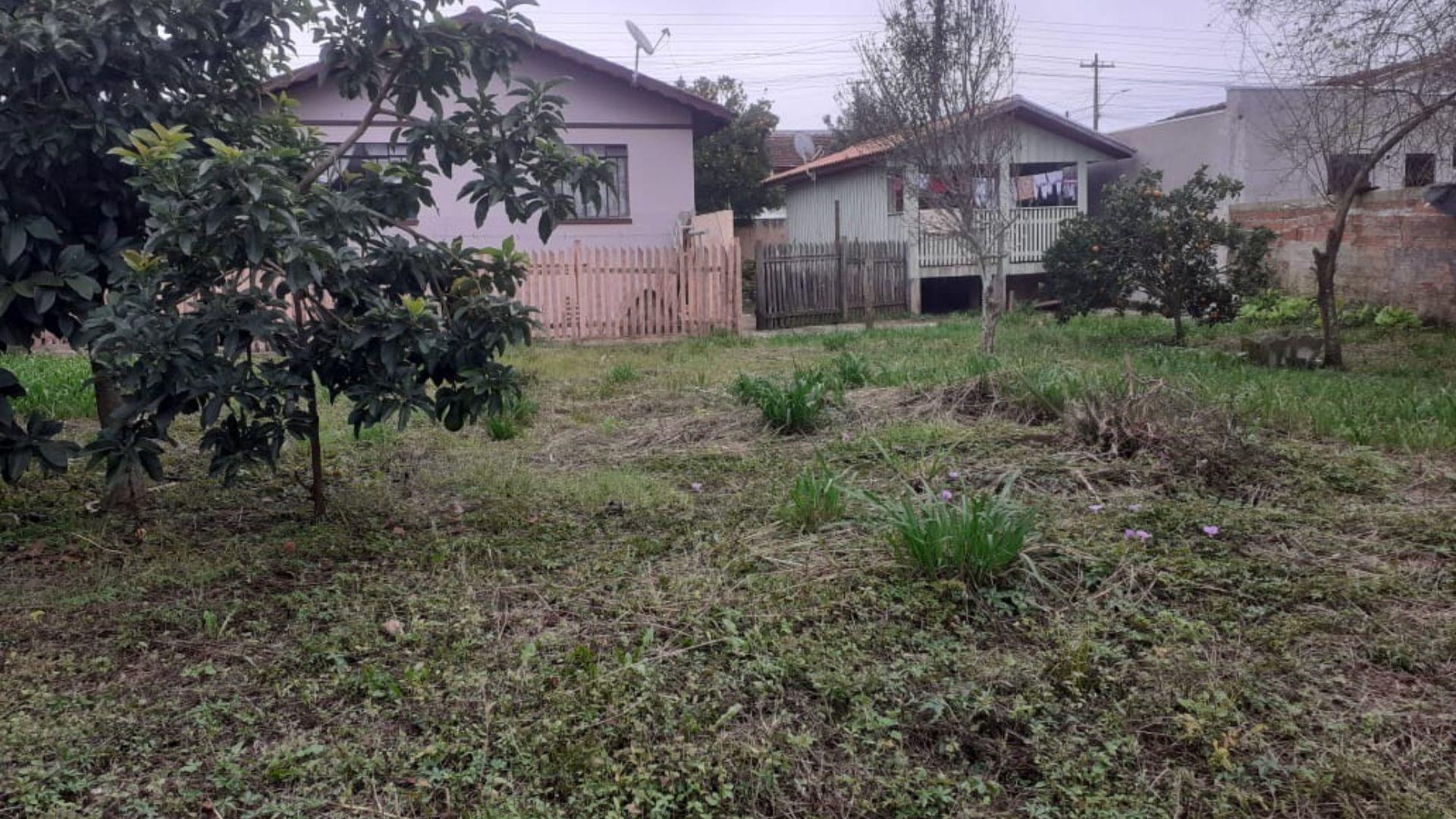 Terreno de 770m  com Duas Casas em Araucária. Excelente Oportu...