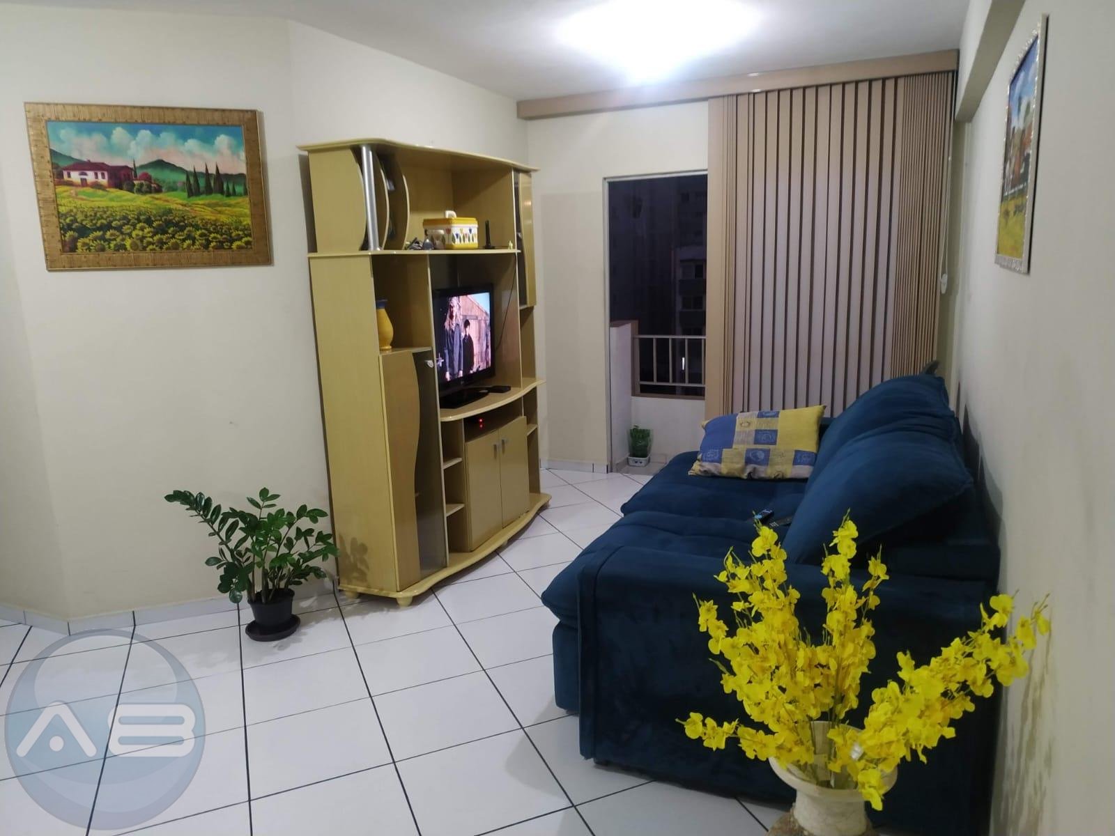Apartamento no Centro de Curitiba por 270.000 com Sacada e Sol...