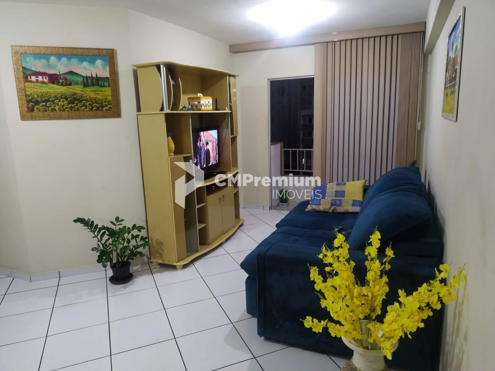 Apartamento no Centro de Curitiba por 270.000 com Sacada e Sol...