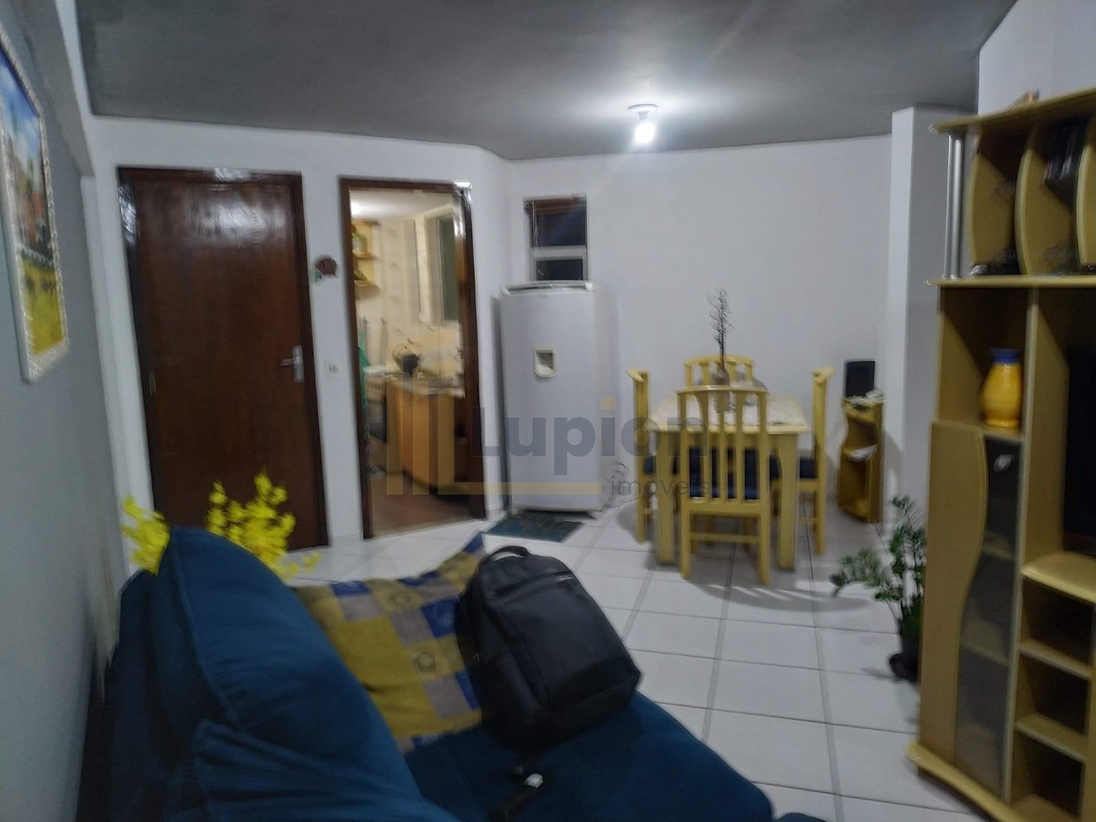 Apartamento no Centro de Curitiba por 270.000 com Sacada e Sol...