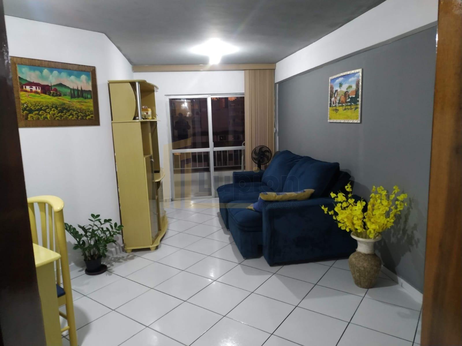 Apartamento no Centro de Curitiba por 270.000 com Sacada e Sol...