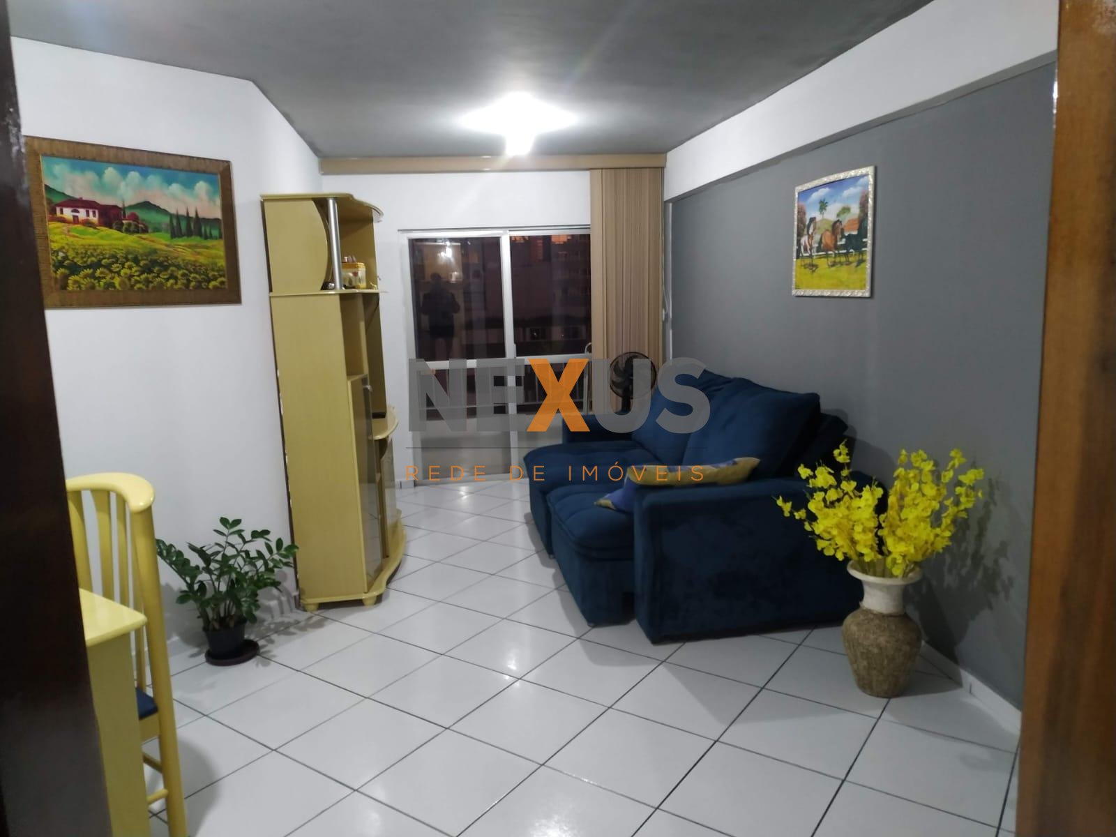 Apartamento no Centro de Curitiba por 270.000 com Sacada e Sol...