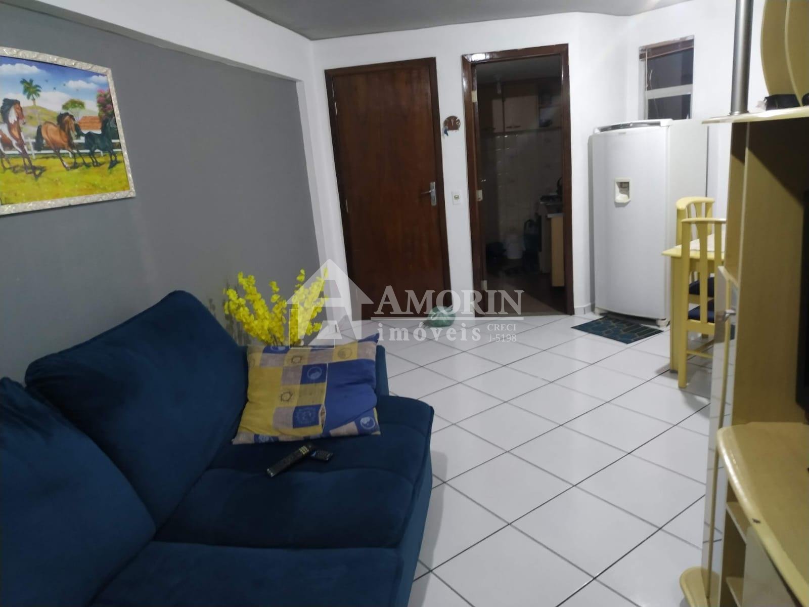Apartamento no Centro de Curitiba por 270.000 com Sacada e Sol...