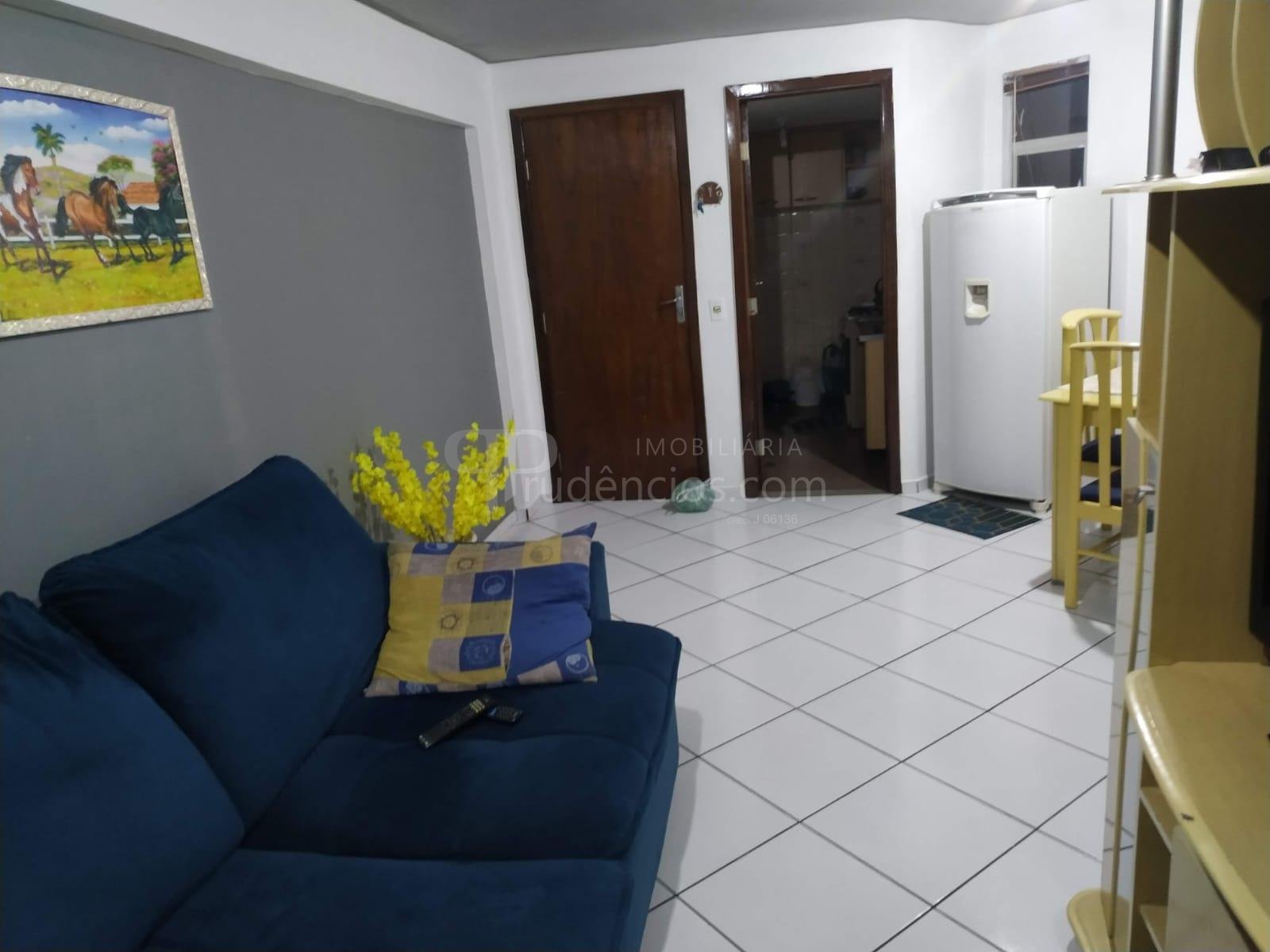 Apartamento no Centro de Curitiba por 270.000 com Sacada e Sol...