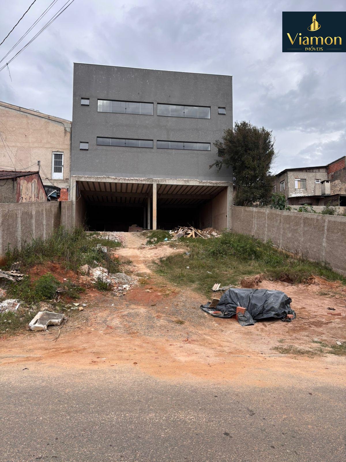 Espaço ideal para oficina ou depósito 210 m  na R. Grécia | Al...