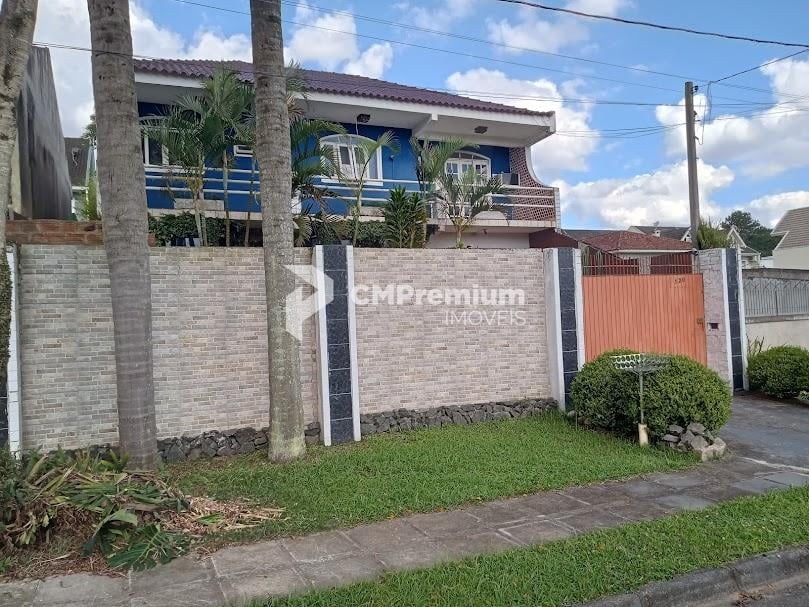 Casa com 389m  total construidos averbados, 3 quartos, 1 suíte...
