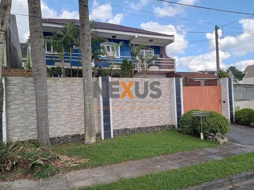 Casa com 389m  total construidos averbados, 3 quartos, 1 suíte...
