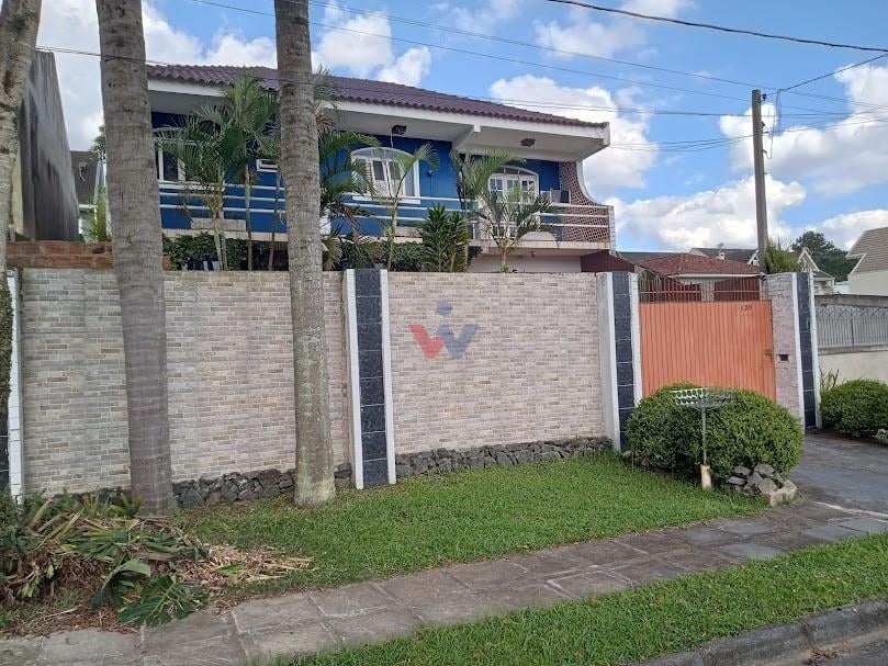 Casa com 389m  total construidos averbados, 3 quartos, 1 suíte...