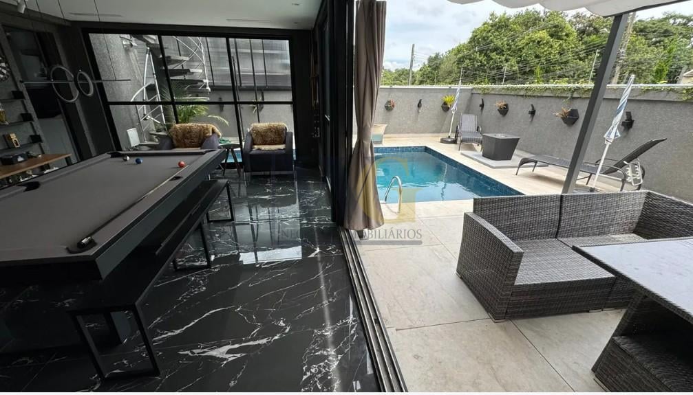 Casa Alto Padrão no Abranches por R 2,6 mi  Porteira Fechada,...