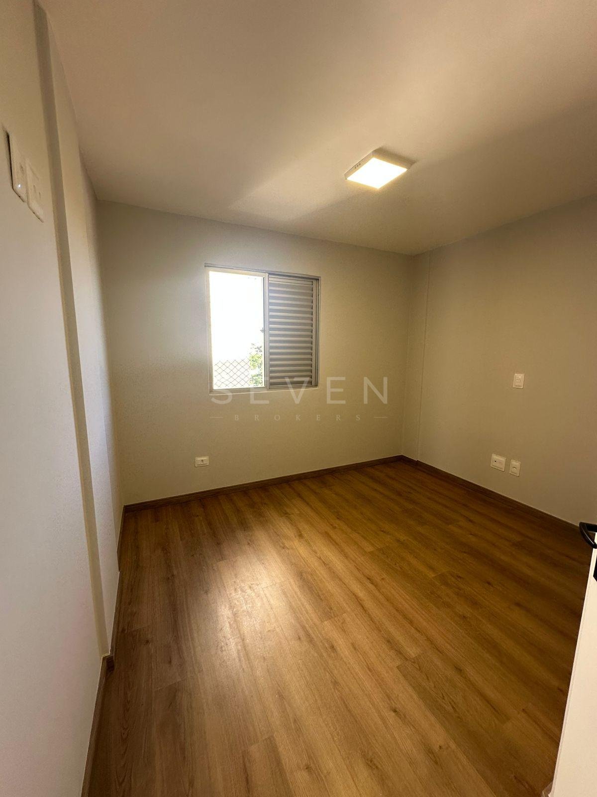 Apartamento reformado na Gleba Palhano, próximo ao Lago Igapó ...