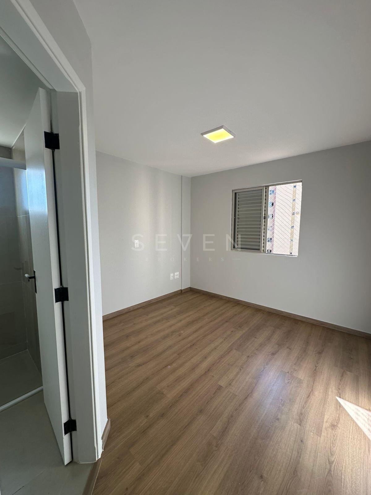 Apartamento reformado na Gleba Palhano, próximo ao Lago Igapó ...