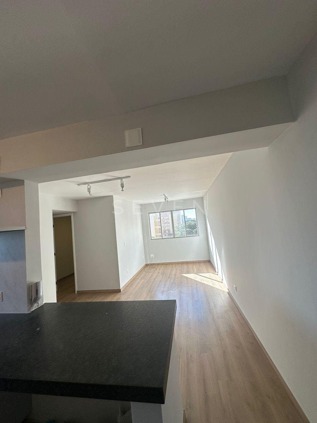 Apartamento reformado na Gleba Palhano, próximo ao Lago Igapó ...