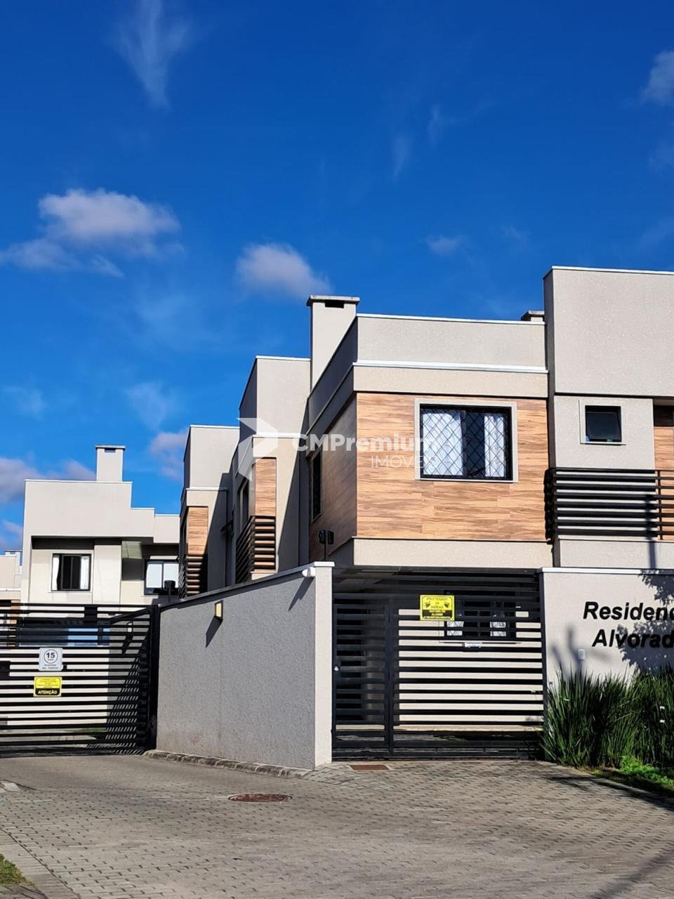 Sobrado em Condomínio no Uberaba por R 649 mil  3 Quartos, Su...