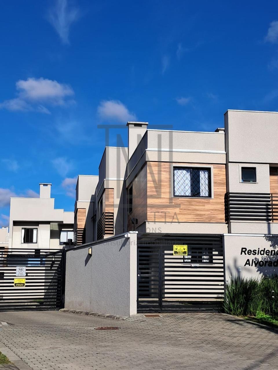 Sobrado em Condomínio no Uberaba por R 649 mil  3 Quartos, Su...