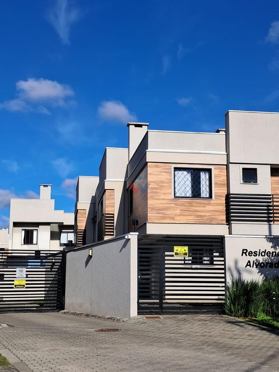 Sobrado em Condomínio no Uberaba por R 649 mil  3 Quartos, Su...