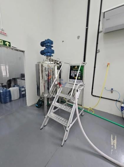 Fábrica de Cosméticos com 815m  por R 2,8 mi  Barracão com pl...