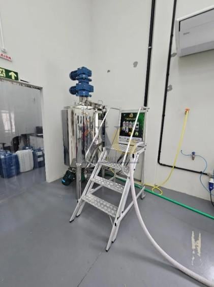 Fábrica de Cosméticos com 815m  por R 2,8 mi  Barracão com pl...