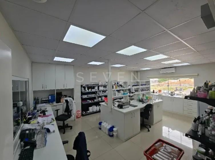 Fábrica de Cosméticos com 815m  por R 2,8 mi  Barracão com pl...