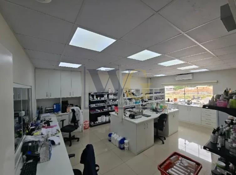 Fábrica de Cosméticos com 815m  por R 2,8 mi  Barracão com pl...