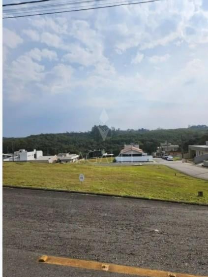 Terreno de 308m  em condomínio fechado em Colombo por R 170 mil 