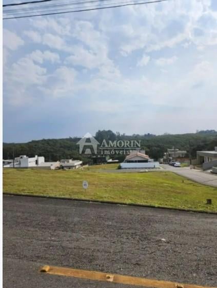 Terreno de 308m  em condomínio fechado em Colombo por R 170 mil 