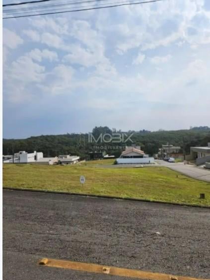 Terreno de 308m  em condomínio fechado em Colombo por R 170 mil 