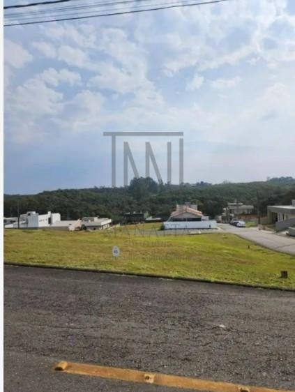 Terreno de 308m  em condomínio fechado em Colombo por R 170 mil 