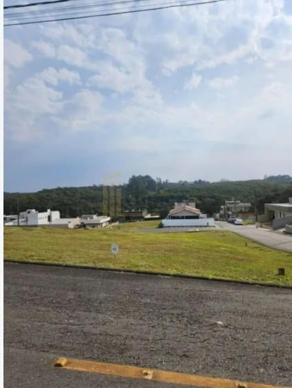 Terreno de 308m  em condomínio fechado em Colombo por R 170 mil 